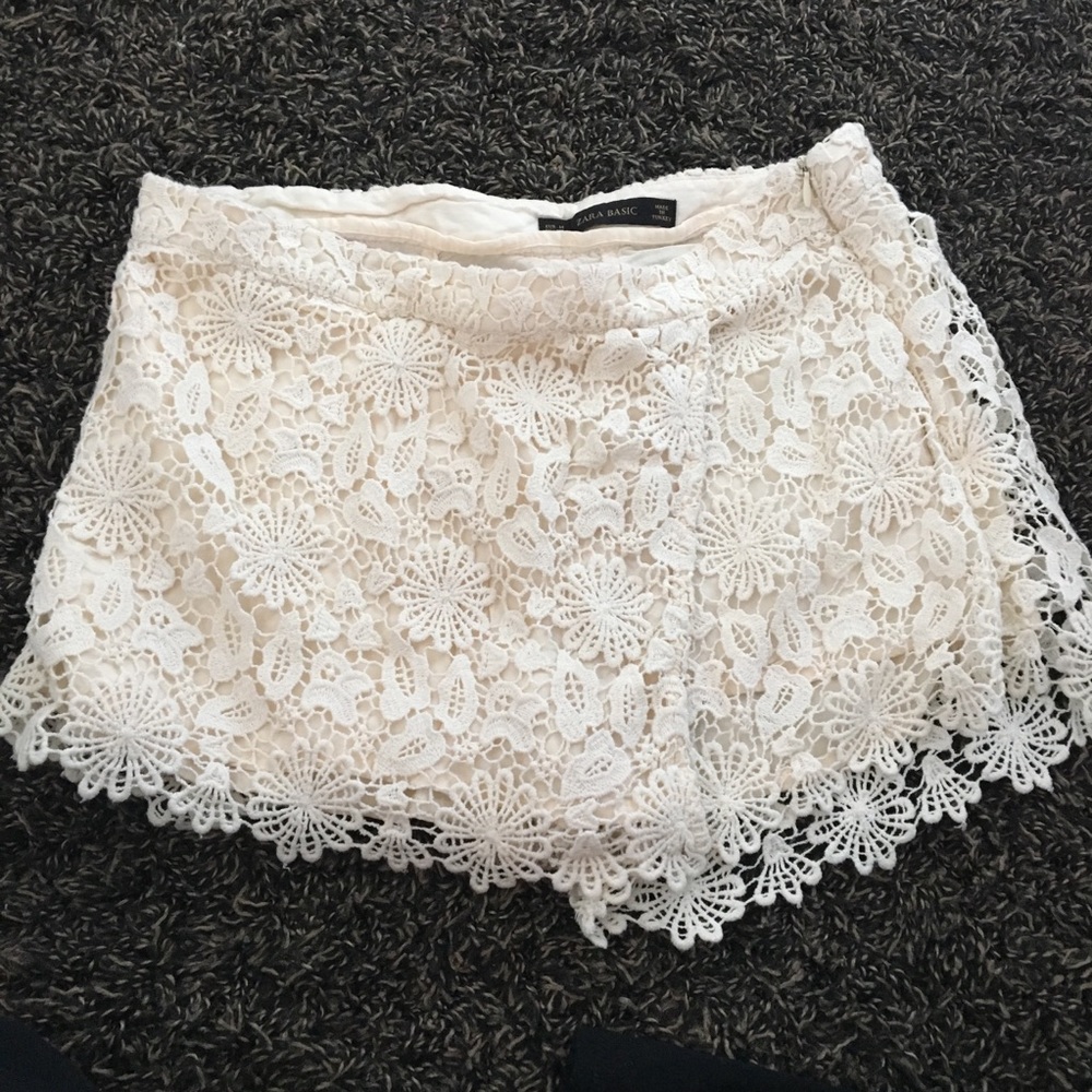 Zara Extremely cute White Beige skirt short
